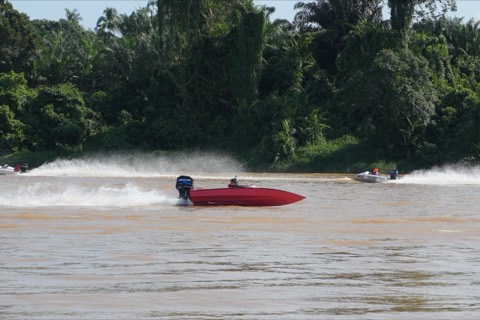 Aksi lumba bot laju di Sungai Pahang
