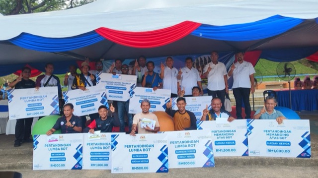 Majlis penyampaian hadiah Pertandingan Lumba Bot Mini MAHA Pahang 2025
