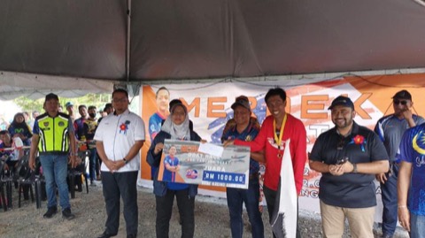 Penyampaian replika cek kepada pemenang