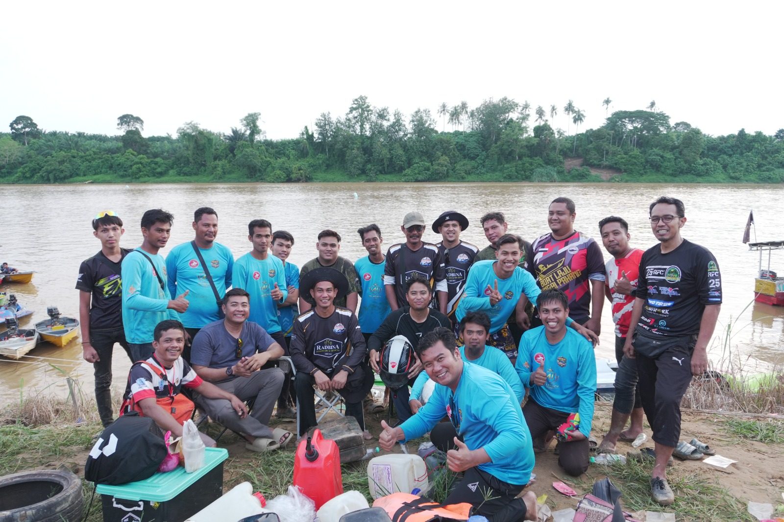 Komuniti pelumba di tebing Sungai Pahang